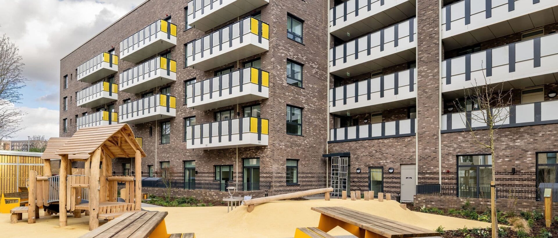 Tustin estate external credit Bouygues